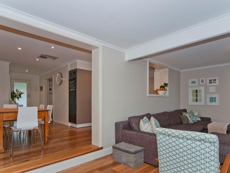 21 Robertson Crescent, Redwood Park SA 5097