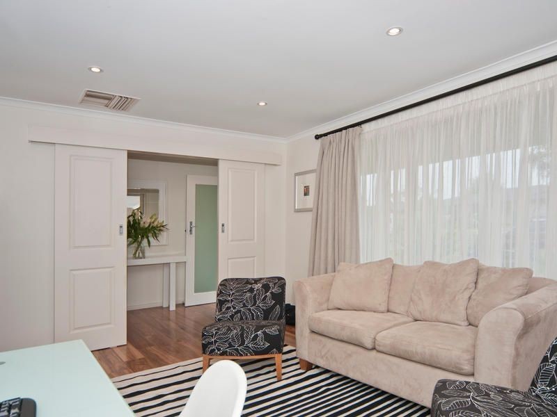 21 Robertson Crescent, Redwood Park SA 5097