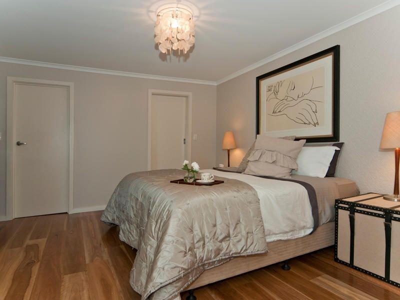 21 Robertson Crescent, Redwood Park SA 5097