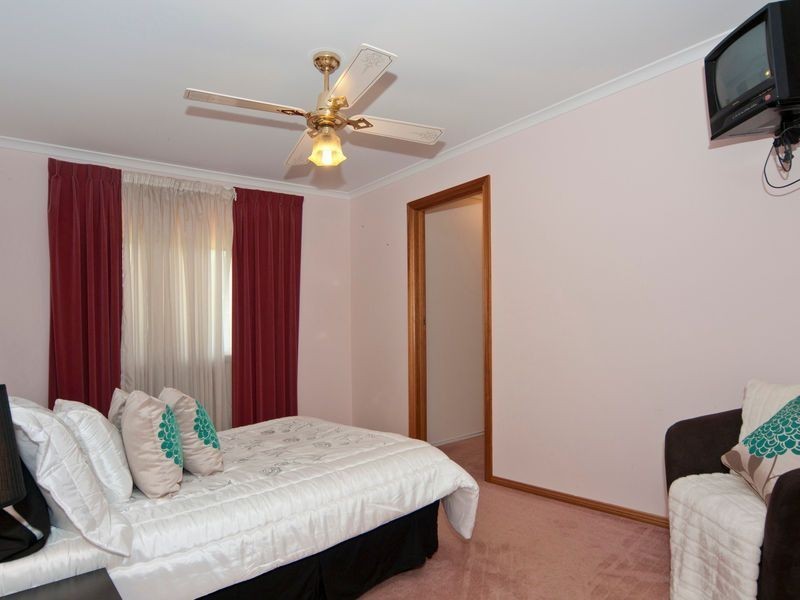 2 Oakvale Place, Wynn Vale SA 5127