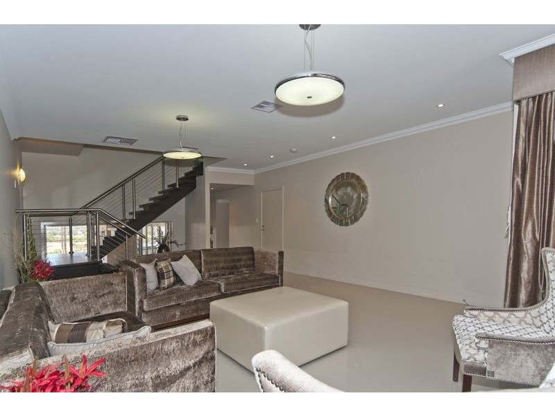 82 Highfield Drive, Craigburn Farm SA 5051