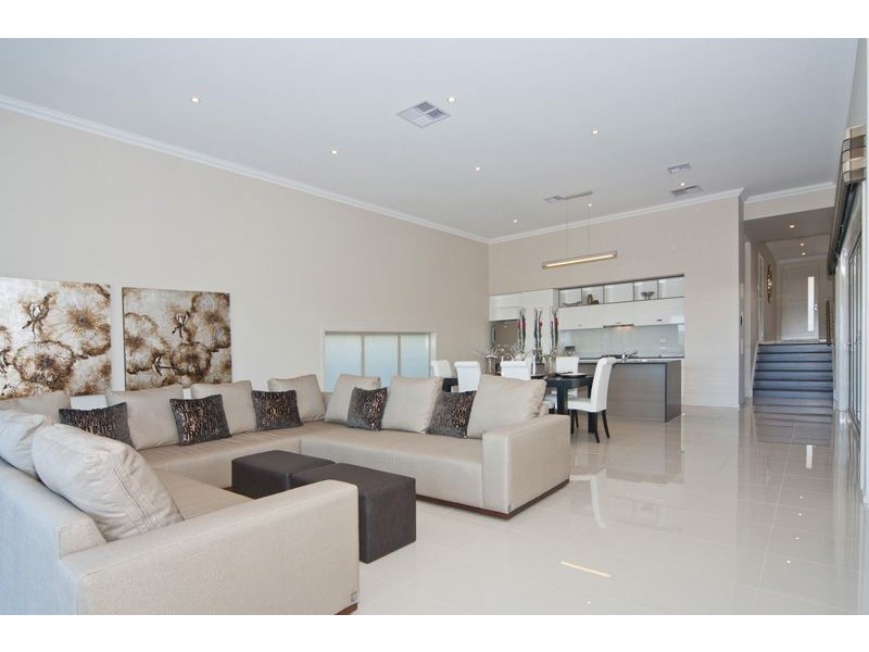82 Highfield Drive, Craigburn Farm SA 5051