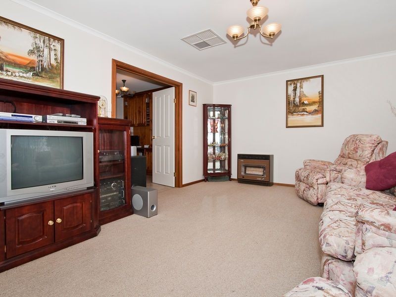 8 Henryk Drive, Hillbank SA 5112