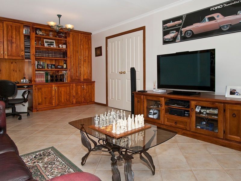 8 Henryk Drive, Hillbank SA 5112