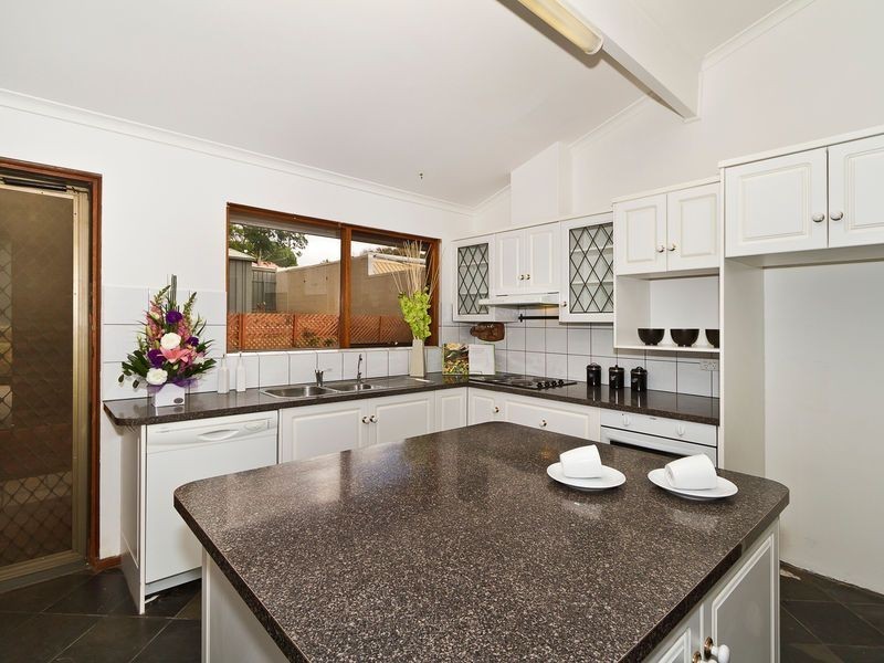 19 Newland Ave, Ridgehaven SA 5097