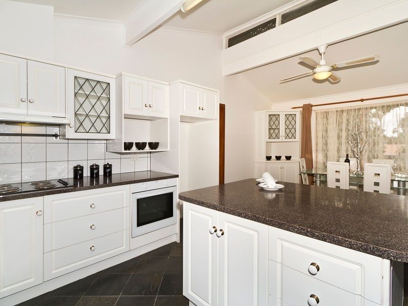 19 Newland Ave, Ridgehaven SA 5097