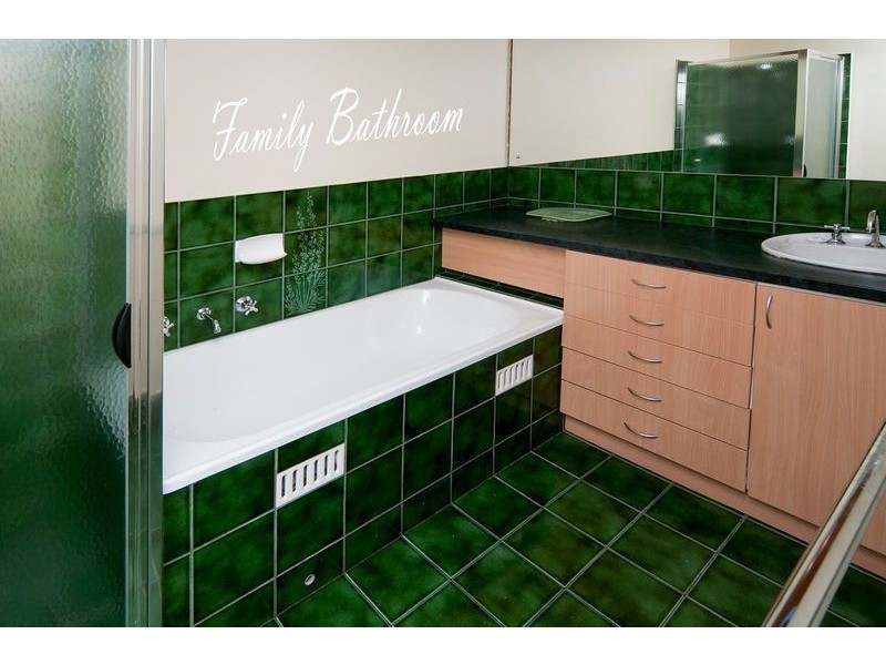 15 Geraldine Street, Valley View SA 5093