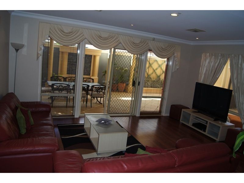 4 Scotney Court, Oakden SA 5086