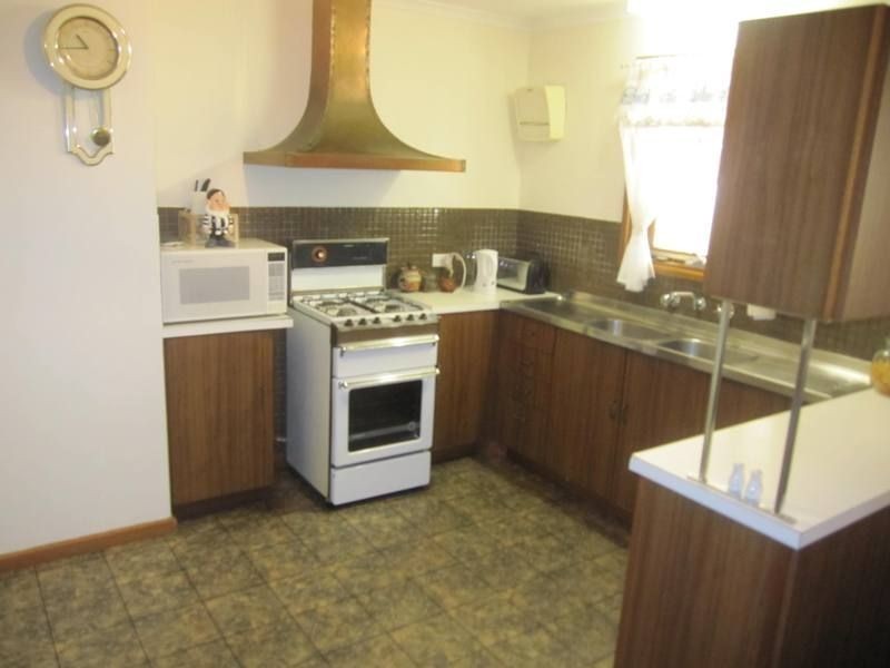 1 Jose Court, Para Hills West SA 5096