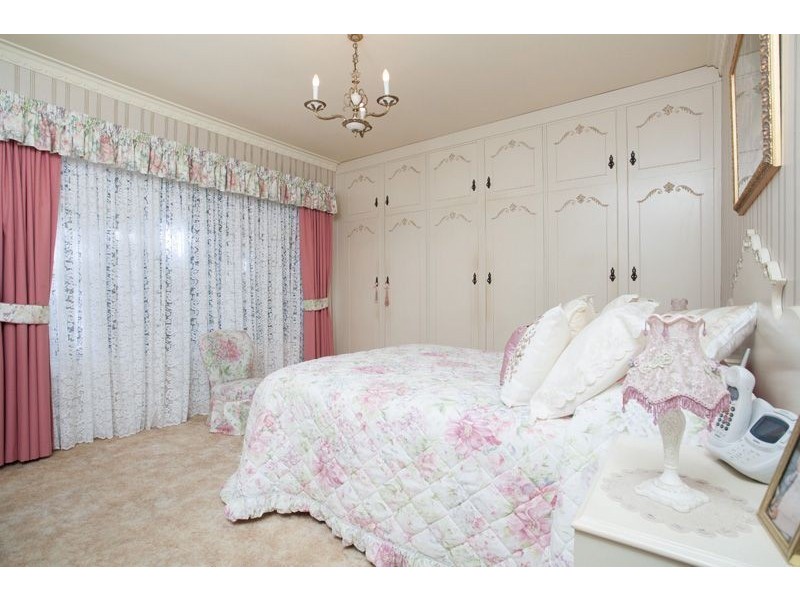 17 Demaret Ave, Fairview Park SA 5126