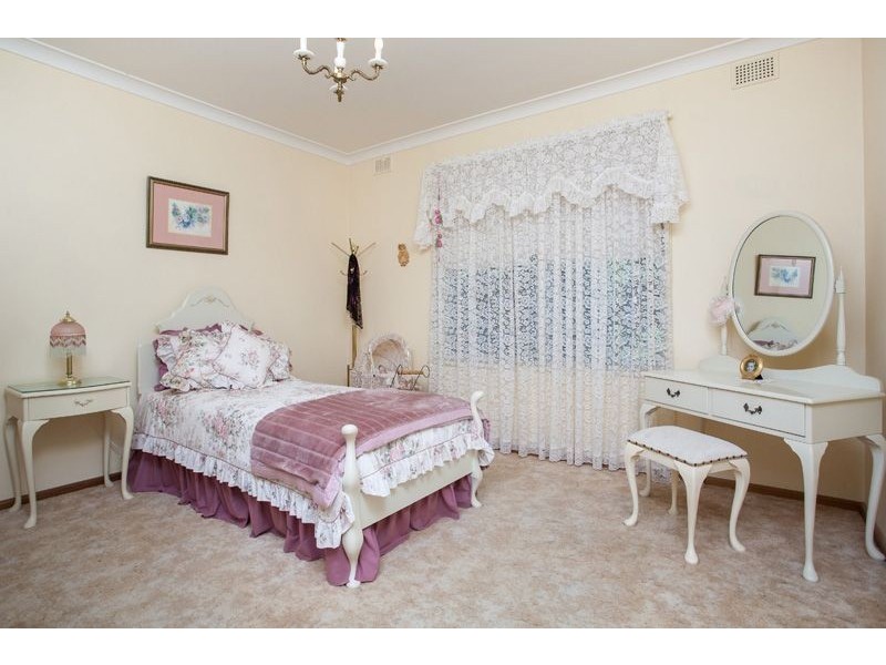 17 Demaret Ave, Fairview Park SA 5126