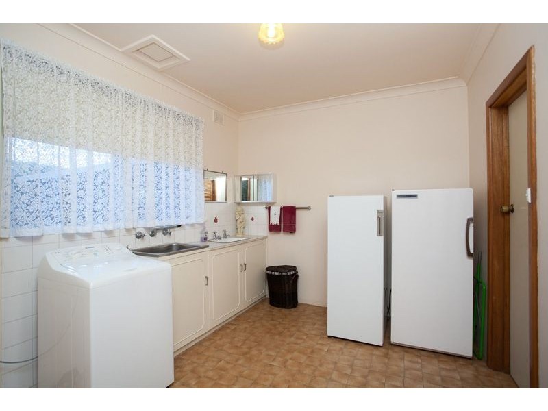 17 Demaret Ave, Fairview Park SA 5126