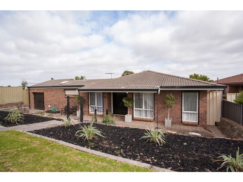 8 Blaxland Avenue, Wynn Vale SA 5127