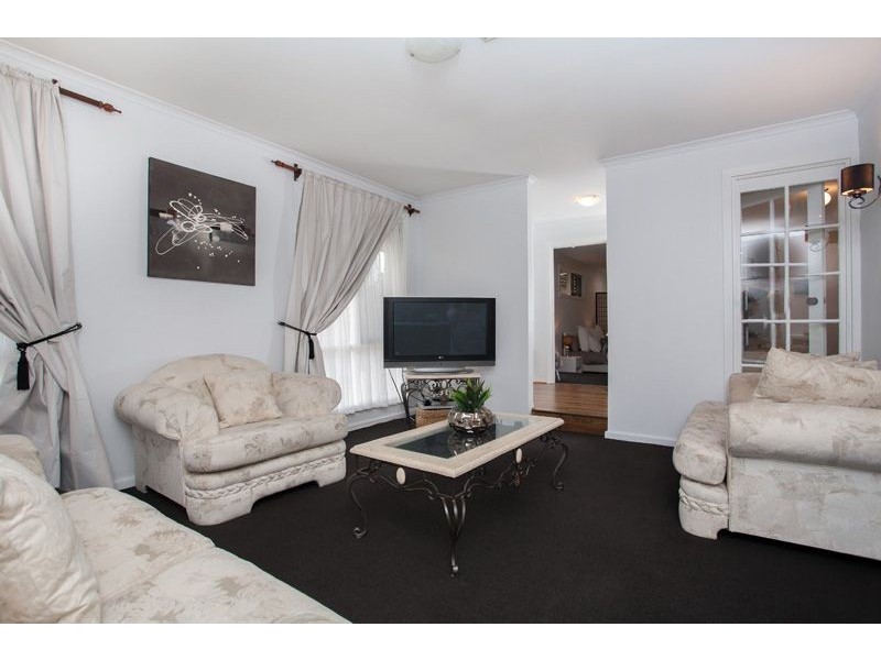 8 Blaxland Avenue, Wynn Vale SA 5127