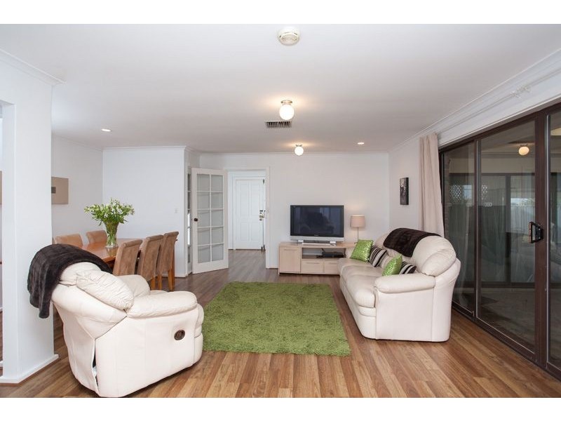 8 Blaxland Avenue, Wynn Vale SA 5127