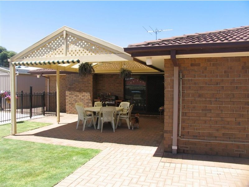 26 Trevithick Crescent, Redwood Park SA 5097