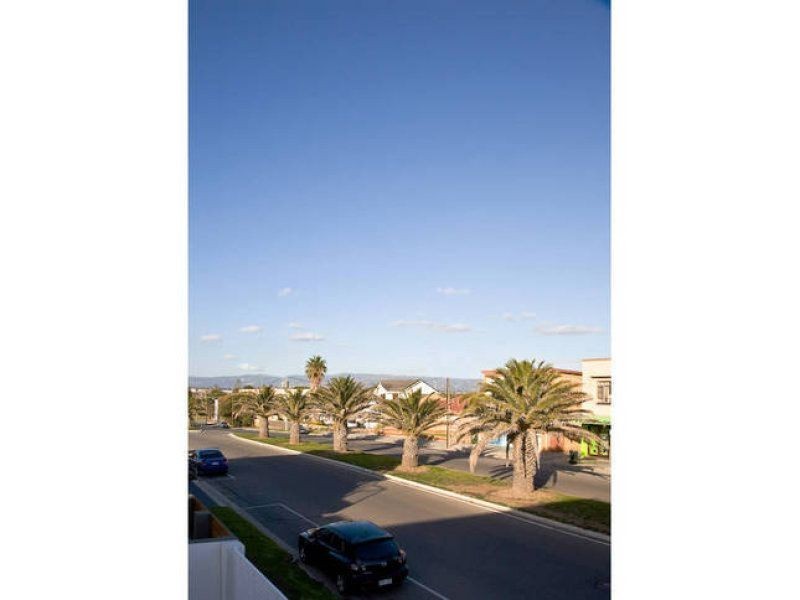 1/8 West Beach Rd, West Beach SA 5024