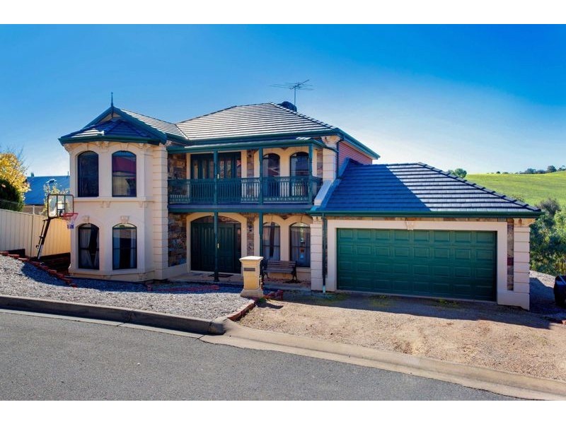 8 Huntingdale Court, Greenwith SA 5125