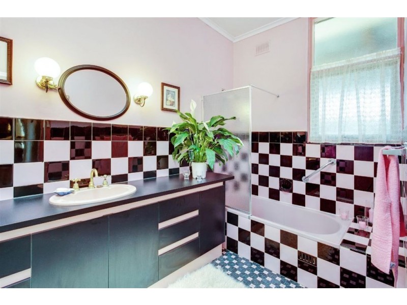 14 Bolton Road, Para Hills SA 5096