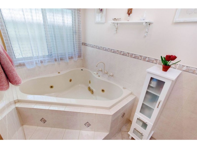 13 Brooklyn Chase, Greenwith SA 5125