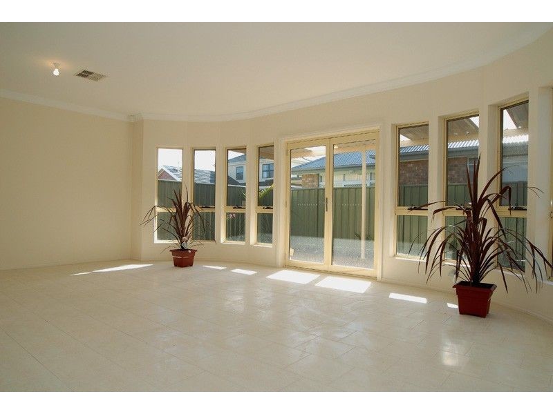 10 Cygnet Street, Mawson Lakes SA 5095