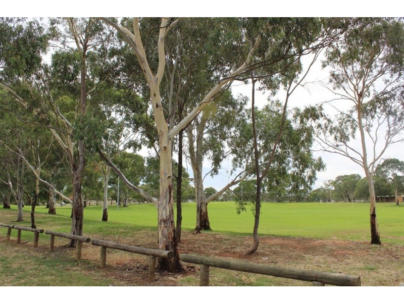 8 Elgar Avenue, Ingle Farm SA 5098