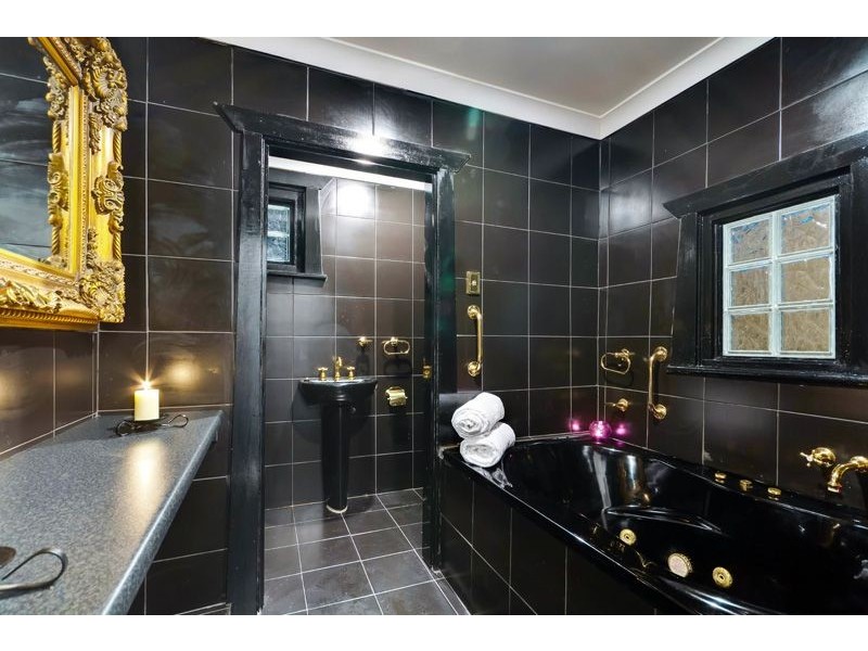 37 Farnham Road, Keswick SA 5035