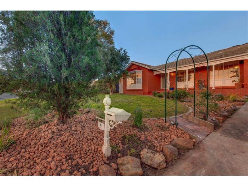 9 Delmonte Close, Fairview Park SA 5126