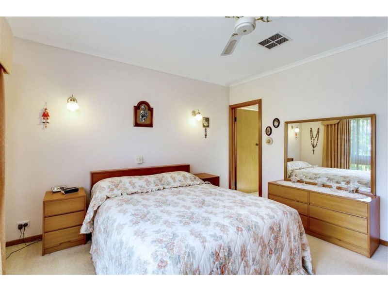 17 Laura Street, Vista SA 5091