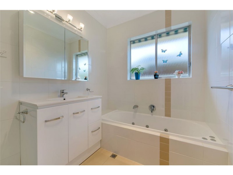 9 Greensview Road, Banksia Park SA 5091