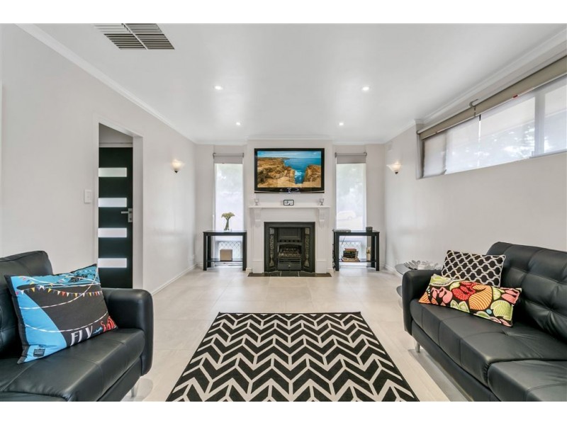 2 Carnarvon Avenue, Redwood Park SA 5097