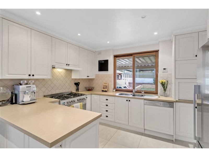 2 Carnarvon Avenue, Redwood Park SA 5097