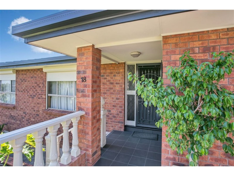 18 Glenarbon Court, Para Hills SA 5096