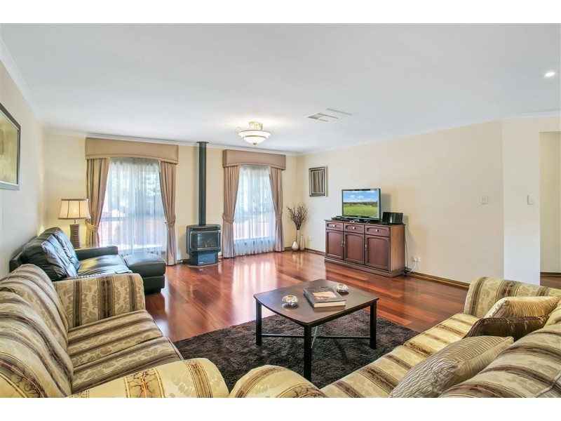 18 Glenarbon Court, Para Hills SA 5096