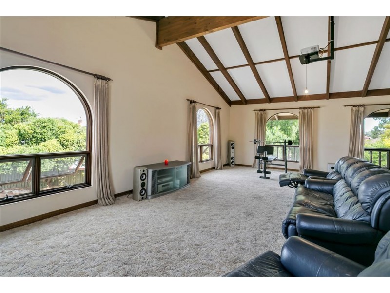 4 Opey Court, Para Vista SA 5093