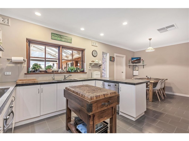 6 Madeira Avenue, Hope Valley SA 5090