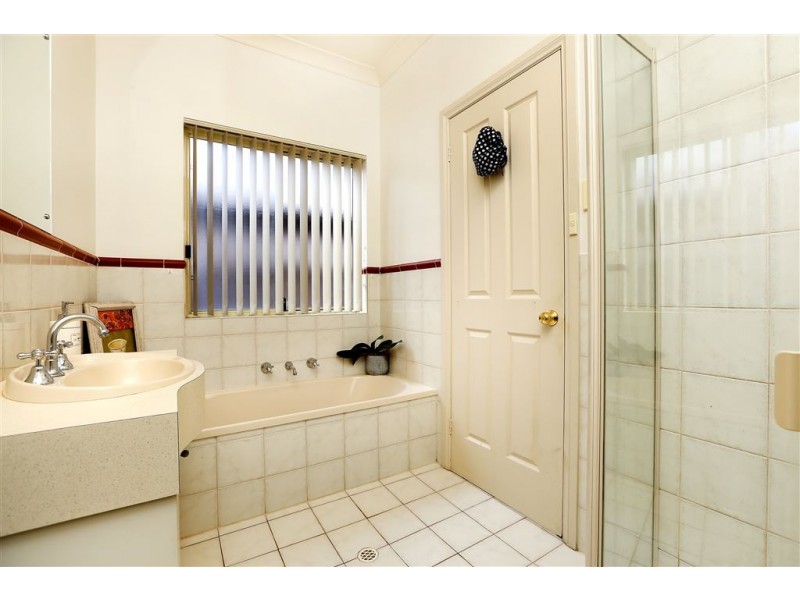 16 Locheal Avenue, Greenwith SA 5125