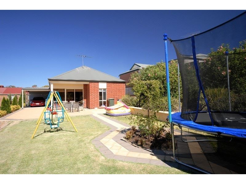 2 Poplar Close, Greenwith SA 5125