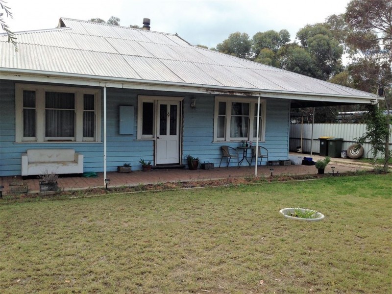 31 Adelaide Road, Pinnaroo SA 5304