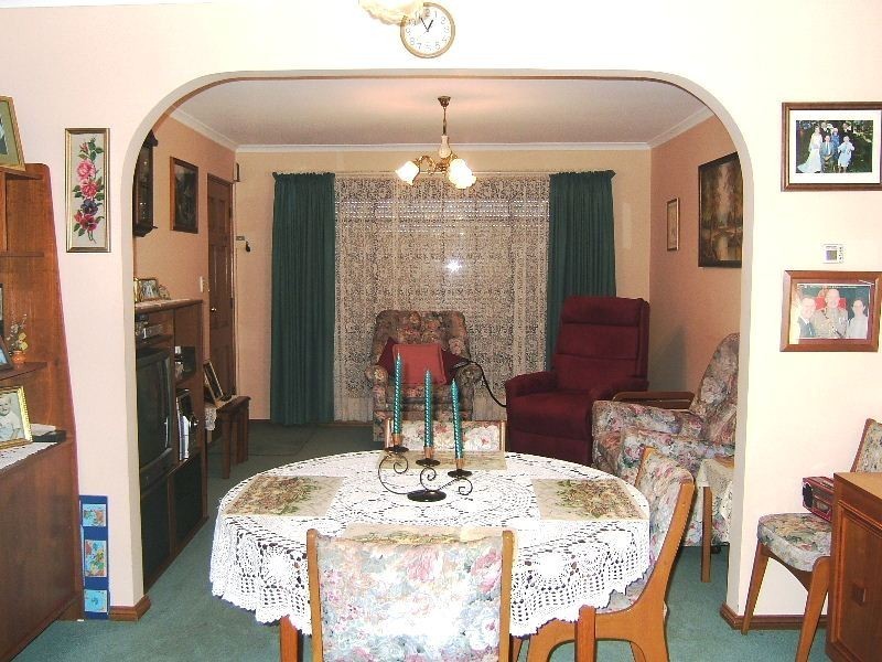 2/2 Burford Cres, Redwood Park SA 5097