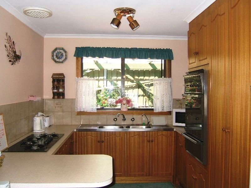 2/2 Burford Cres, Redwood Park SA 5097