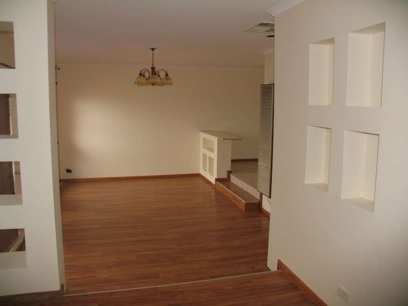 21 Severn Crt, Para Hills SA 5096
