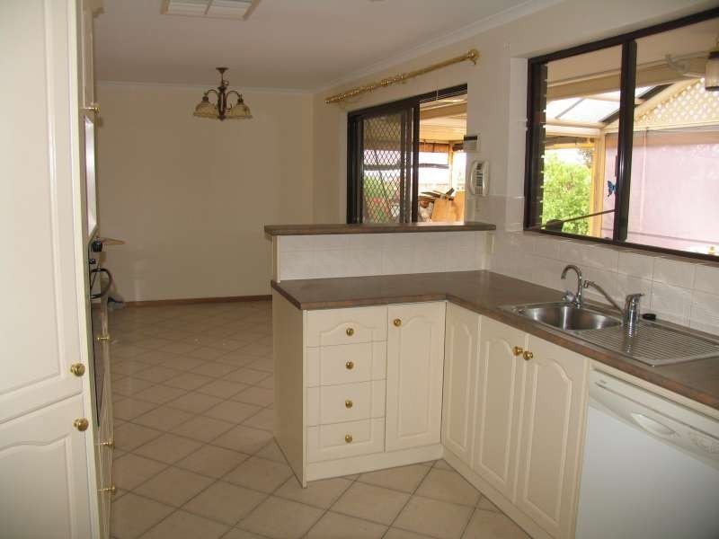 21 Severn Crt, Para Hills SA 5096
