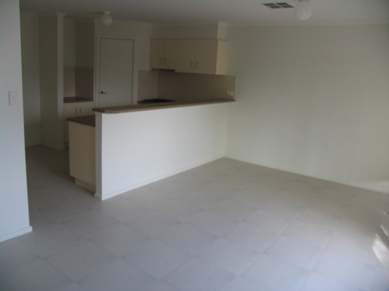 1B Jennier Crescent, Para Hills SA 5096
