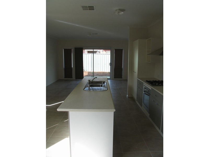 7 Phillipson Ct, Mawson Lakes SA 5095