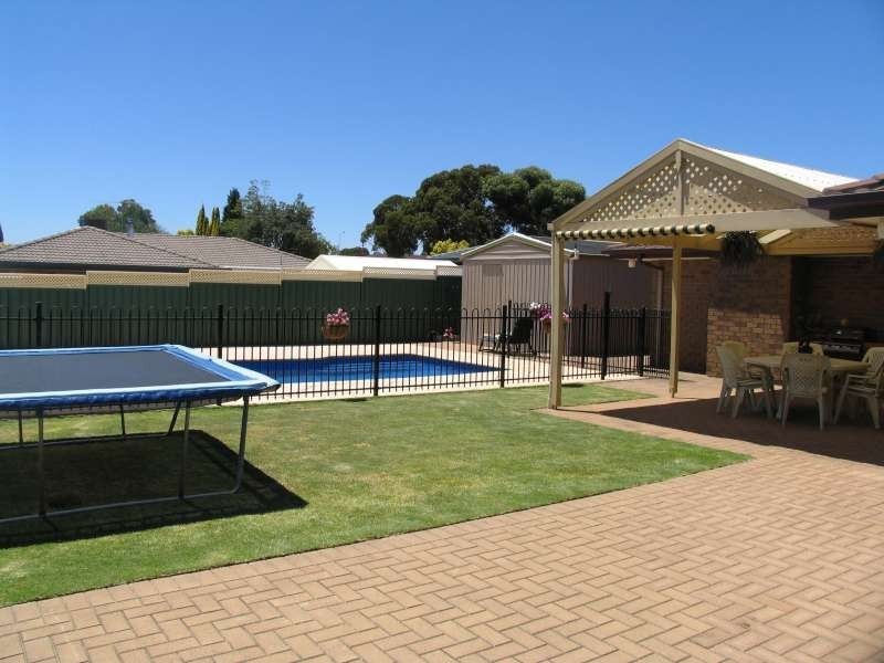 26 Trevithick Cres, Redwood Park SA 5097