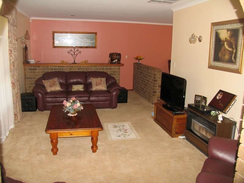 26 Trevithick Cres, Redwood Park SA 5097