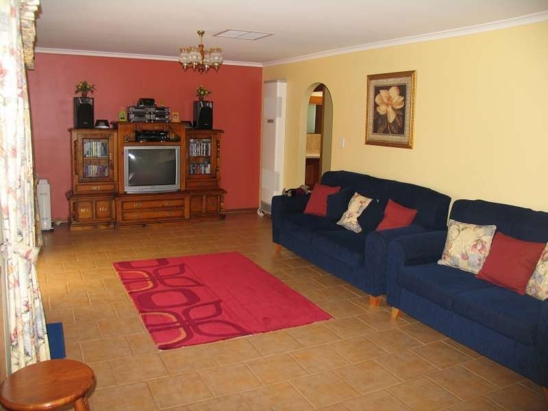 26 Trevithick Cres, Redwood Park SA 5097