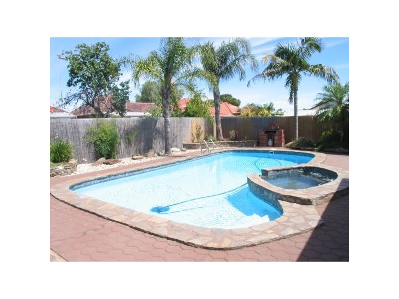 10 Fairweather Avenue, Woodville South SA 5011