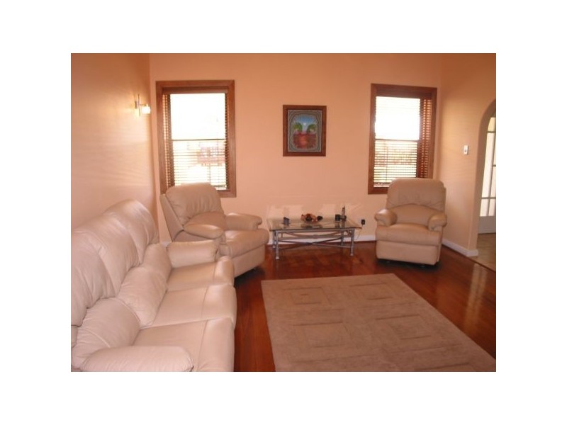 10 Fairweather Avenue, Woodville South SA 5011